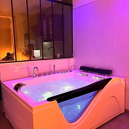 Appart&spa Republique מלון 3*